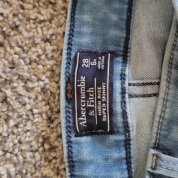 A&F High Rise Super Skinny Jeans - Picture 3 of 4